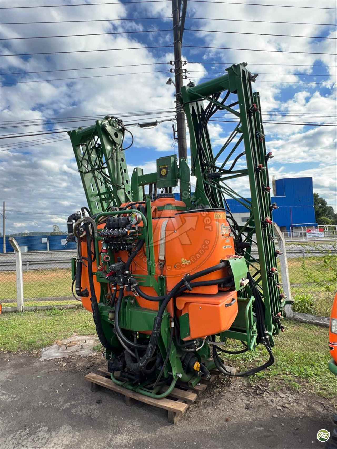 PULVERIZADOR STARA CORISCO 800 Acoplado Hidráulico Atacado Agrisser VACARIA RIO GRANDE DO SUL RS